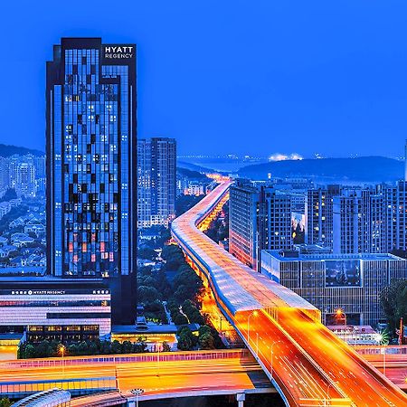 Hyatt Regency Wuhan Optics Valley Экстерьер фото
