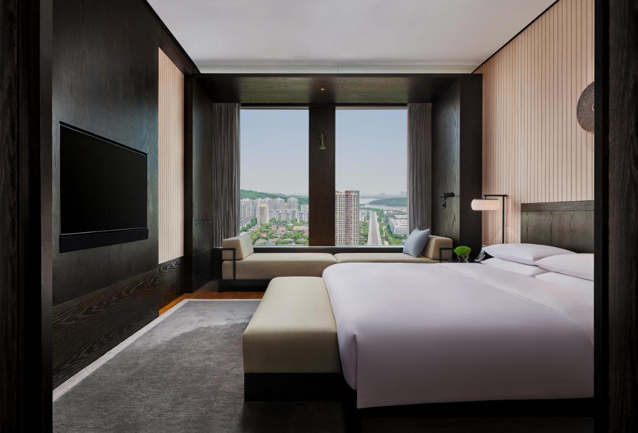 Hyatt Regency Wuhan Optics Valley Экстерьер фото