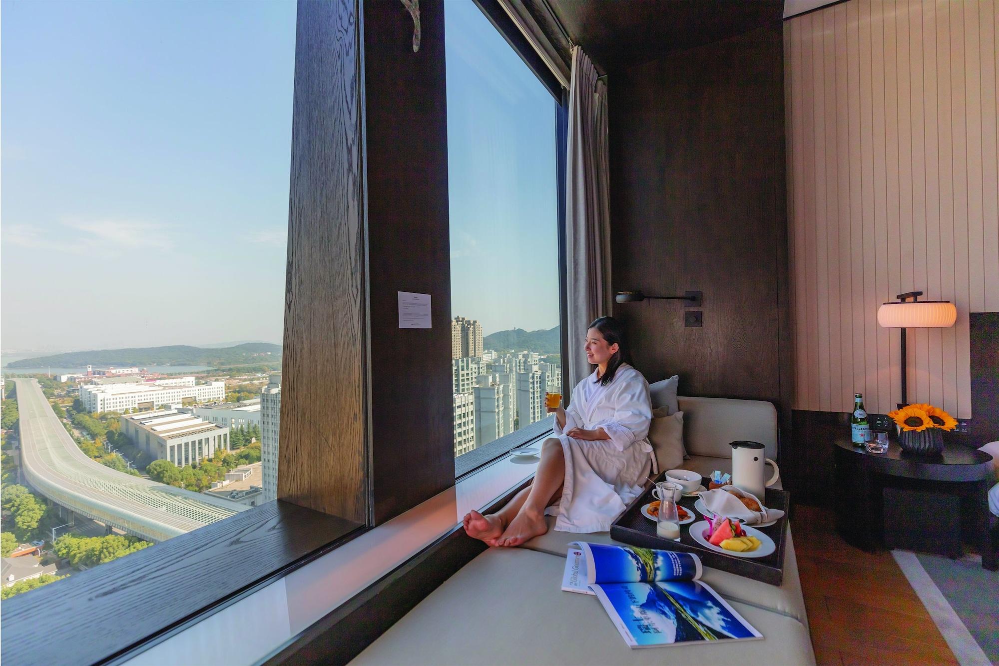 Hyatt Regency Wuhan Optics Valley Экстерьер фото
