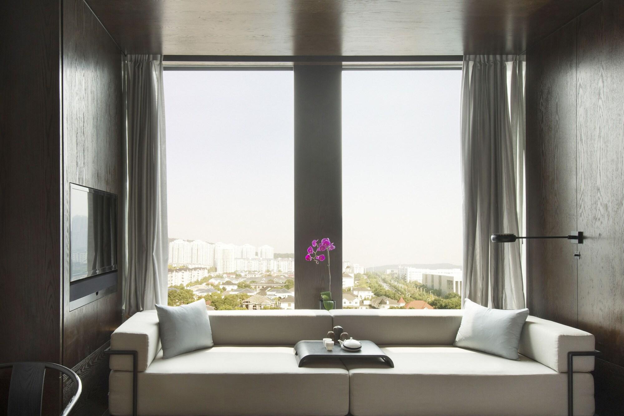 Hyatt Regency Wuhan Optics Valley Экстерьер фото