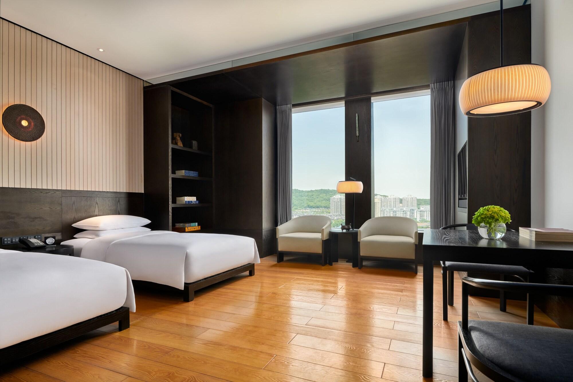 Hyatt Regency Wuhan Optics Valley Экстерьер фото