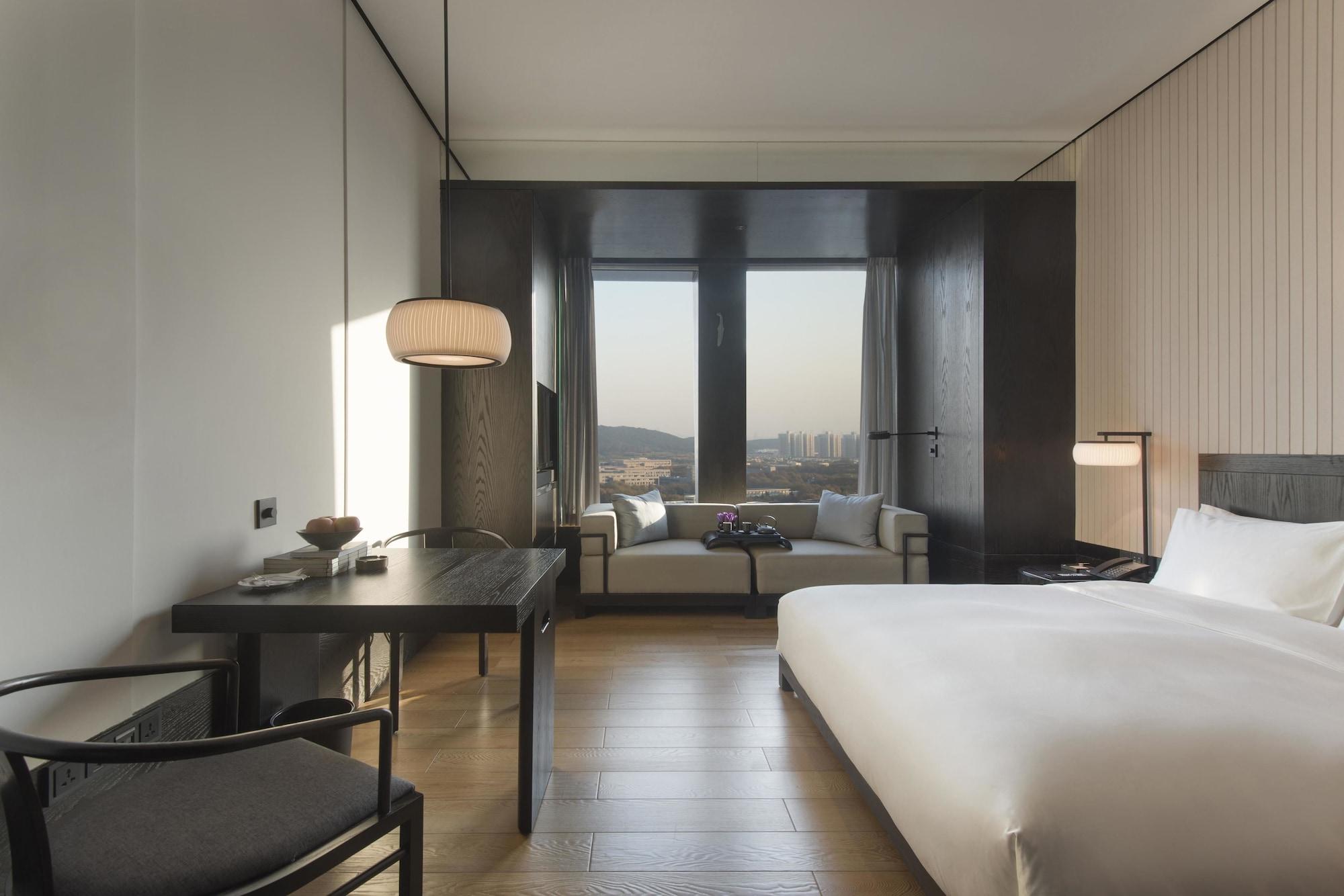 Hyatt Regency Wuhan Optics Valley Экстерьер фото