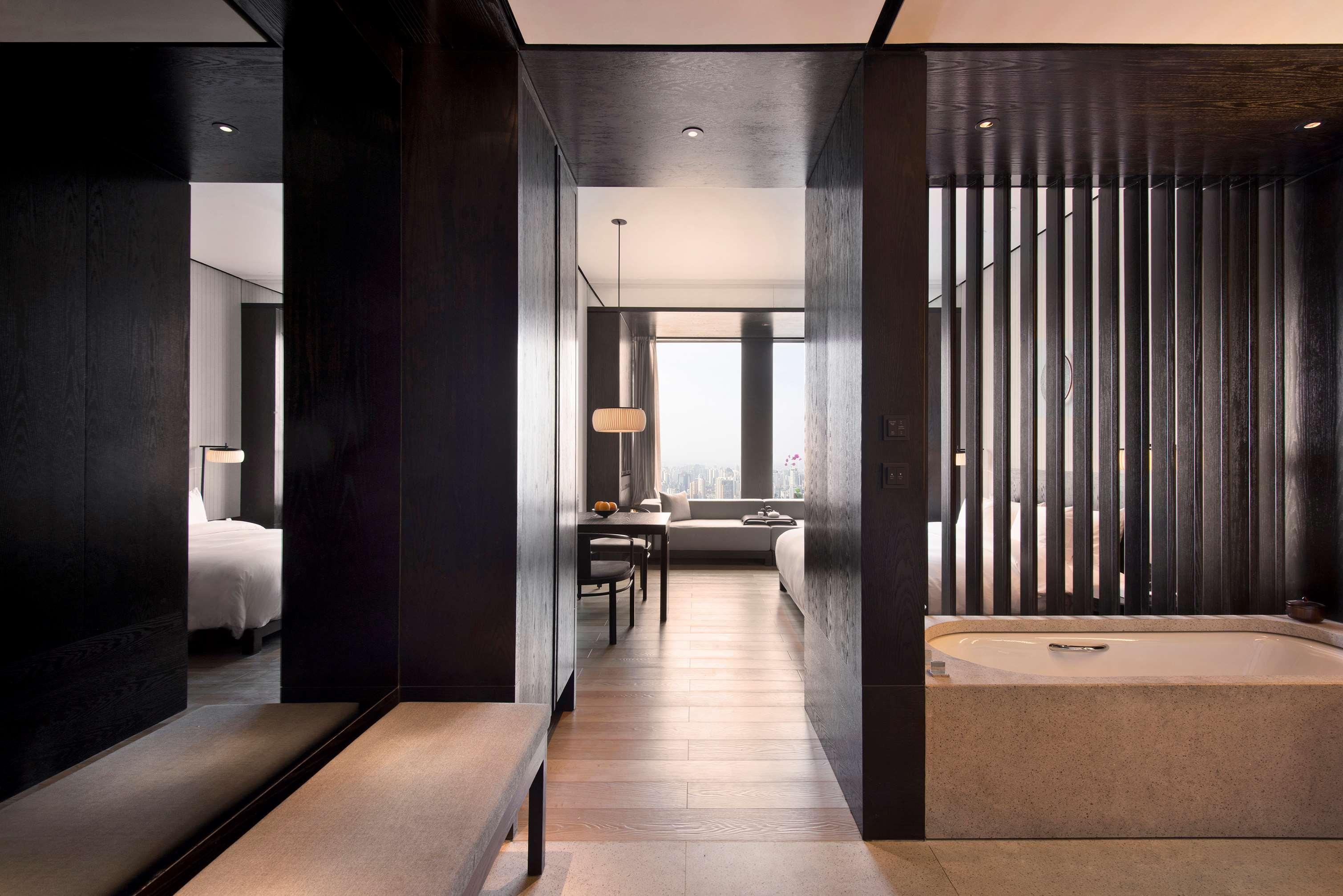 Hyatt Regency Wuhan Optics Valley Экстерьер фото