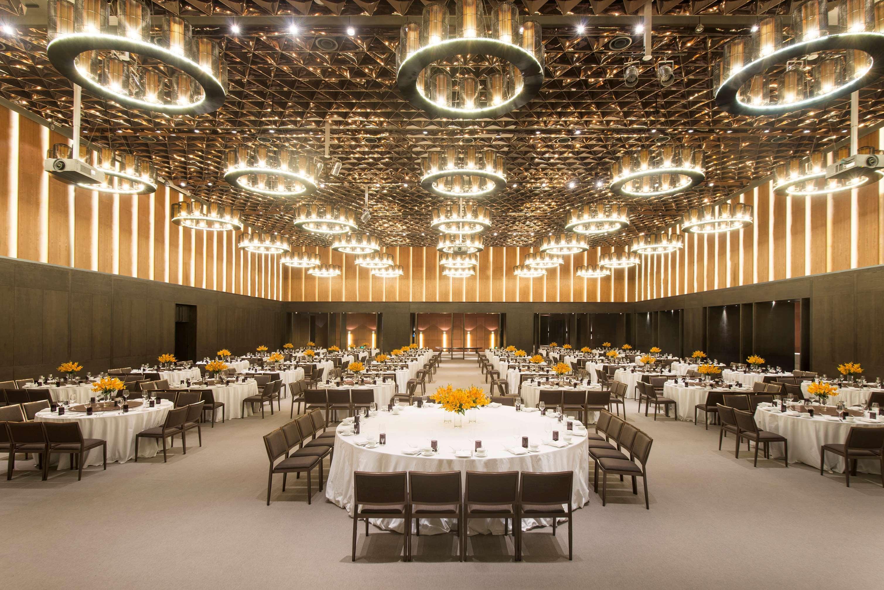 Hyatt Regency Wuhan Optics Valley Экстерьер фото