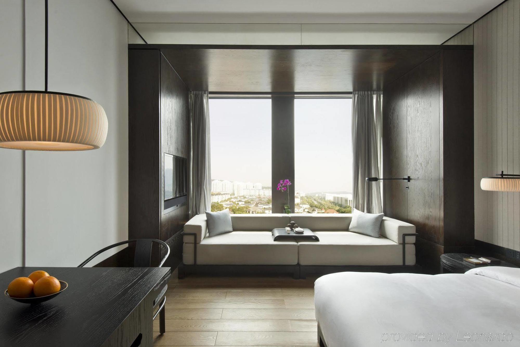 Hyatt Regency Wuhan Optics Valley Экстерьер фото