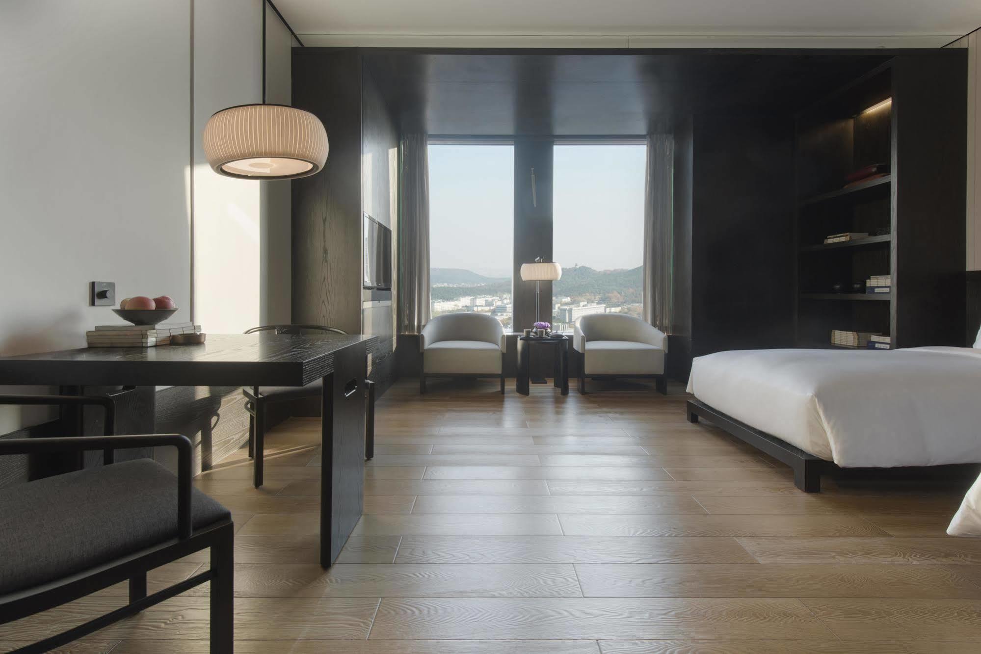 Hyatt Regency Wuhan Optics Valley Экстерьер фото