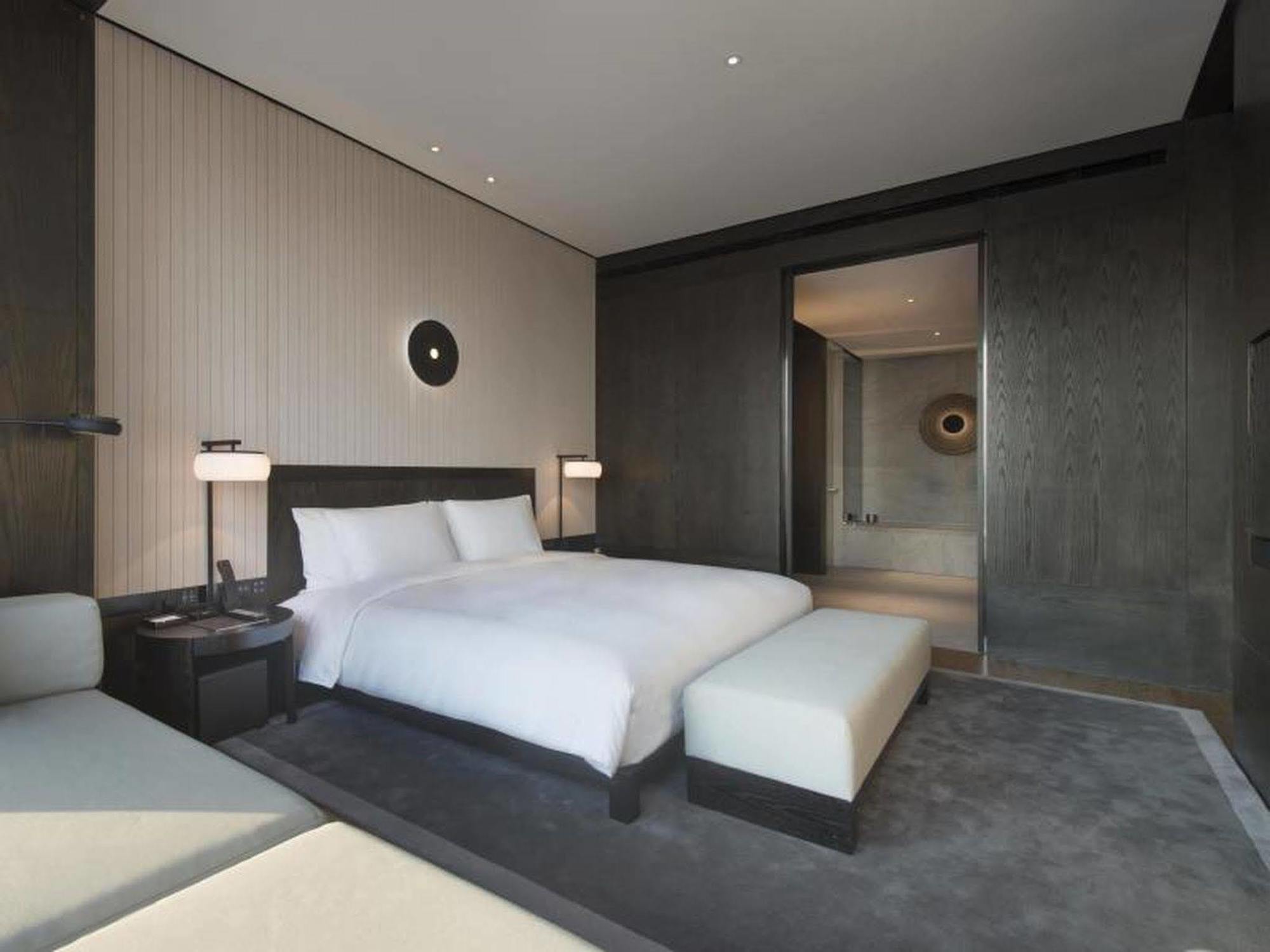 Hyatt Regency Wuhan Optics Valley Экстерьер фото